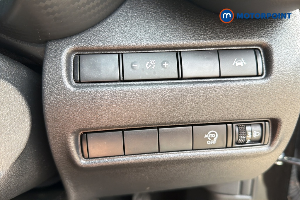Nissan Juke N-Connecta Automatic Petrol SUV - Stock Number (1647928) - 11th supplementary image