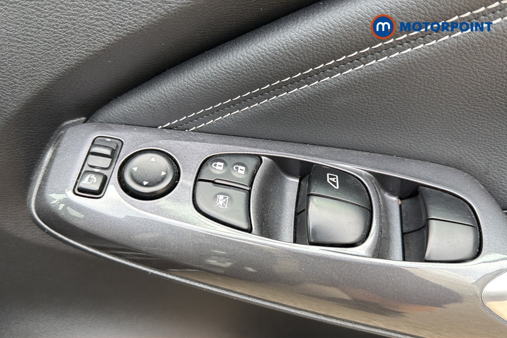 Nissan Juke N-Connecta Automatic Petrol SUV - Stock Number (1647928) - 19th supplementary image
