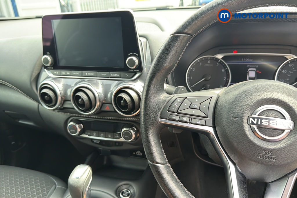 Nissan Juke N-Connecta Automatic Petrol SUV - Stock Number (1647928) - 1st supplementary image