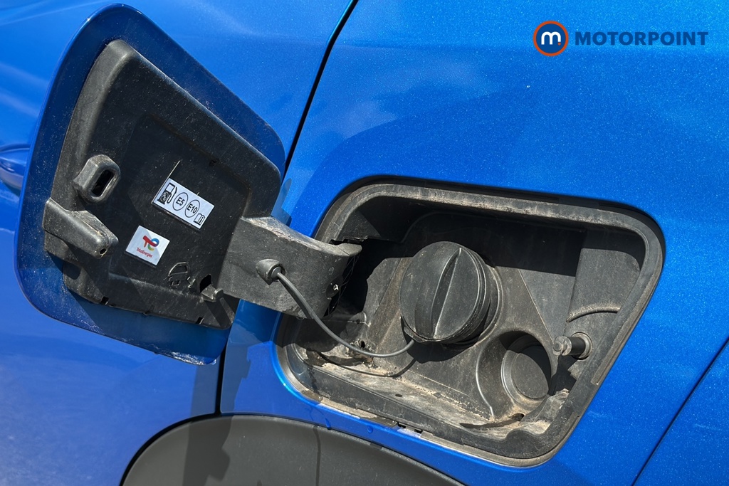 Peugeot 2008 Allure Manual Petrol SUV - Stock Number (1624952) - 41st supplementary image