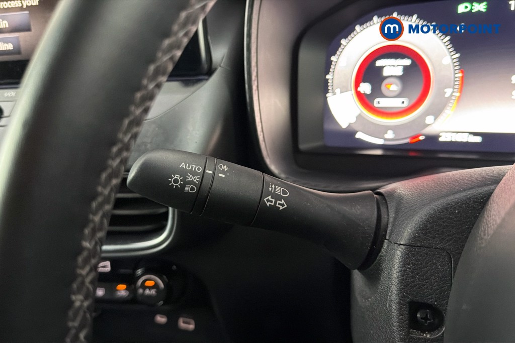 Nissan Juke N-Connecta Automatic Petrol SUV - Stock Number (1641278) - 6th supplementary image