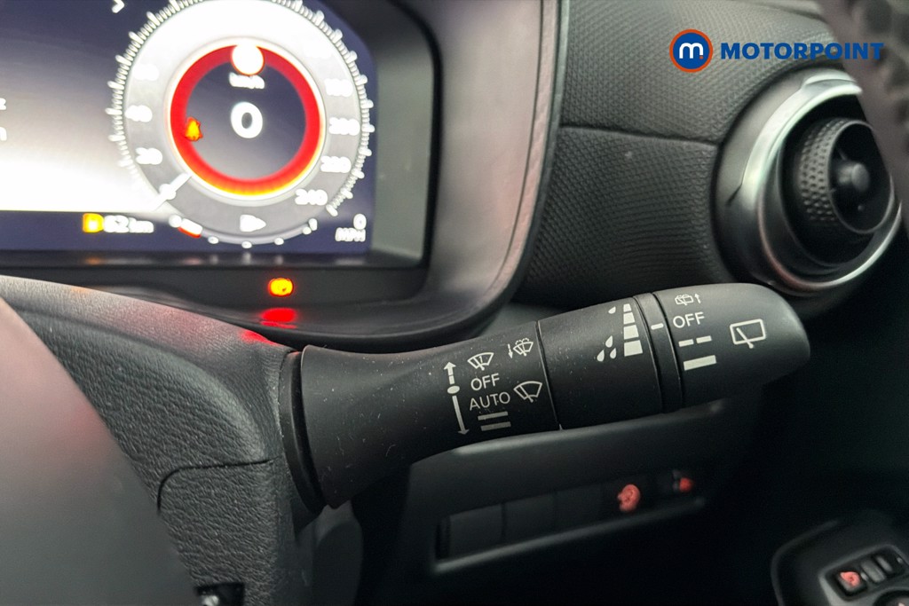 Nissan Juke N-Connecta Automatic Petrol SUV - Stock Number (1641278) - 7th supplementary image