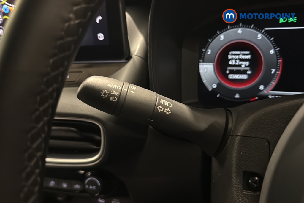 Nissan Juke N-Connecta Automatic Petrol SUV - Stock Number (1642423) - 5th supplementary image