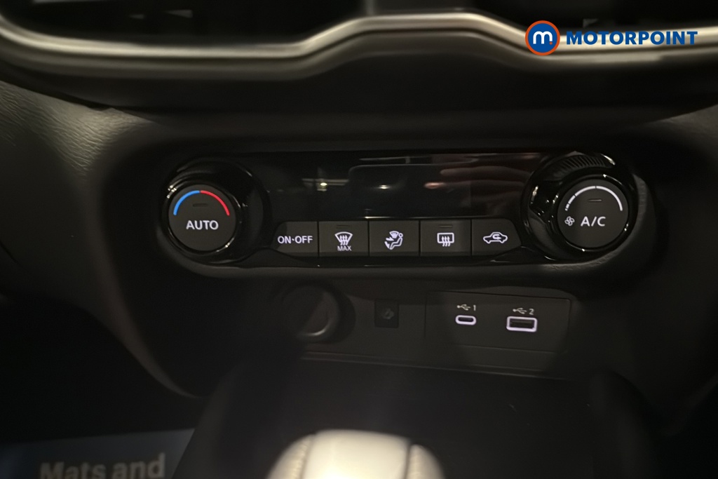 Nissan Juke N-Connecta Automatic Petrol SUV - Stock Number (1642423) - 12th supplementary image