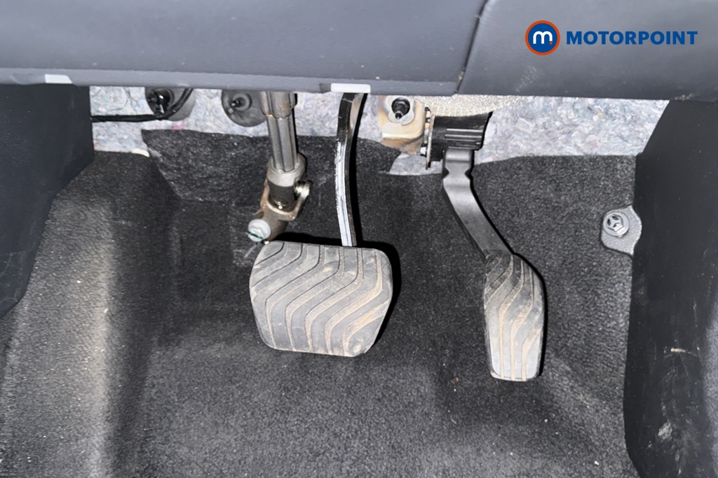 Nissan Juke N-Connecta Automatic Petrol SUV - Stock Number (1642423) - 24th supplementary image