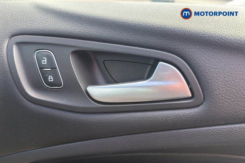 Ford Kuga St-Line Manual Petrol SUV - Stock Number (1643935) - 42nd supplementary image