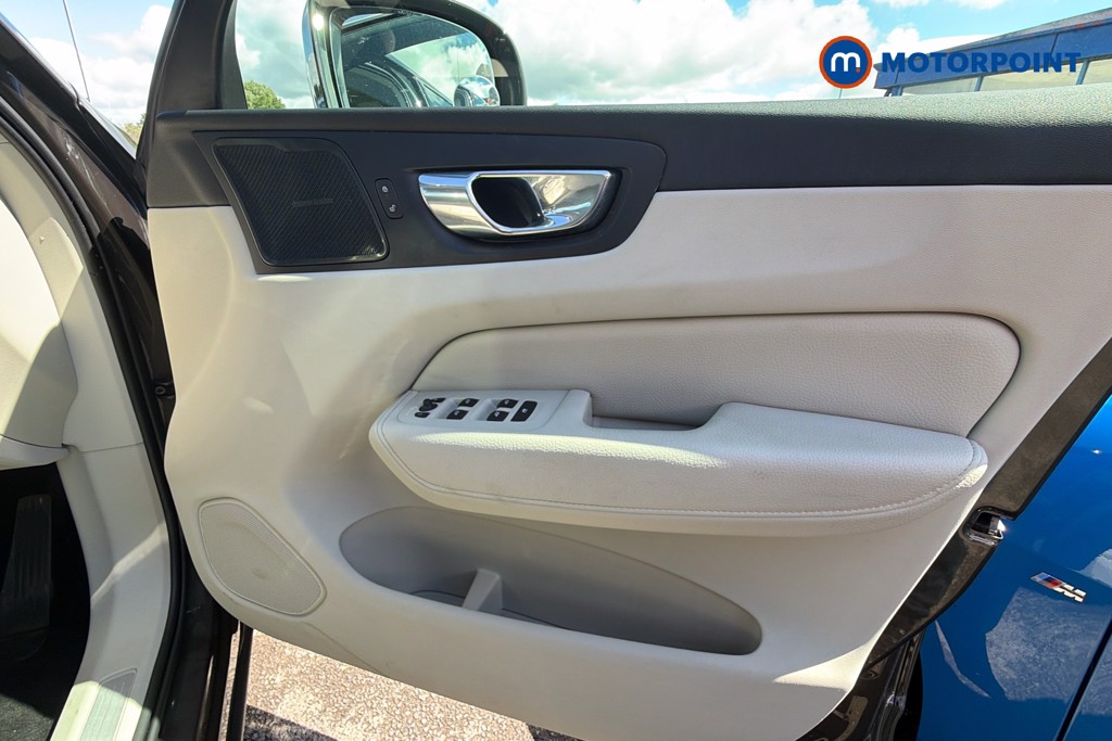 Volvo Xc60 Momentum Automatic Petrol SUV - Stock Number (1645691) - 19th supplementary image