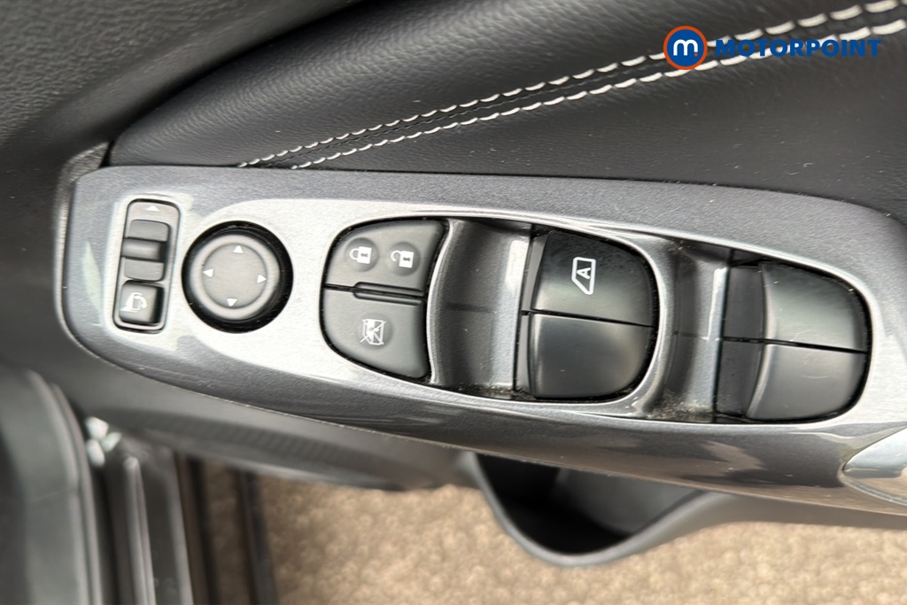 Nissan Juke N-Connecta Automatic Petrol SUV - Stock Number (1647926) - 19th supplementary image