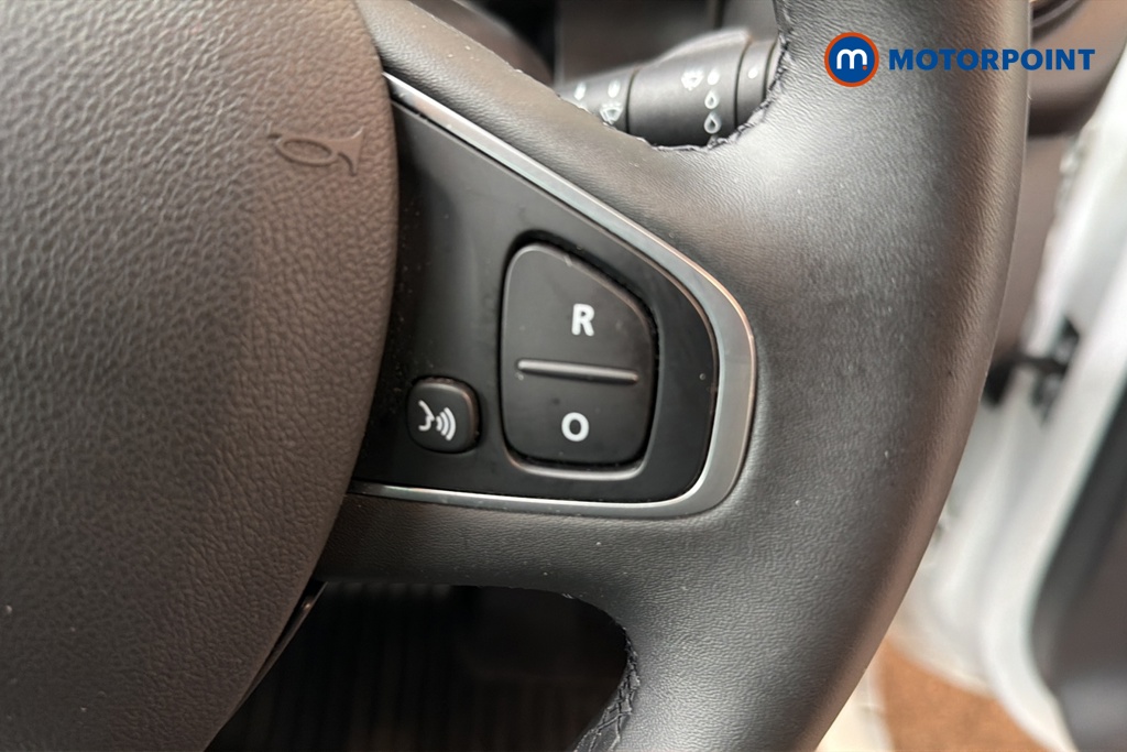 Renault Clio Iconic Manual Petrol Hatchback - Stock Number (1648956) - 3rd supplementary image