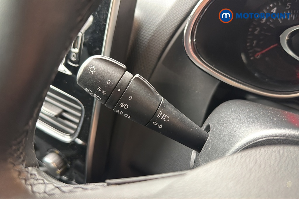 Renault Clio Iconic Manual Petrol Hatchback - Stock Number (1648956) - 5th supplementary image