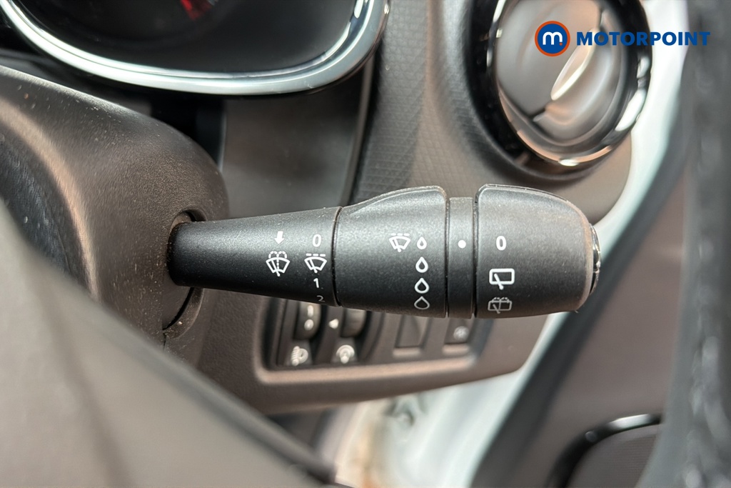 Renault Clio Iconic Manual Petrol Hatchback - Stock Number (1648956) - 6th supplementary image