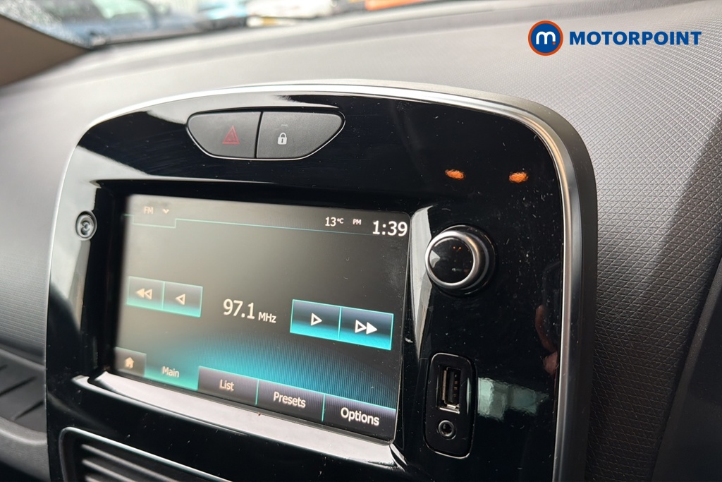 Renault Clio Iconic Manual Petrol Hatchback - Stock Number (1648956) - 8th supplementary image