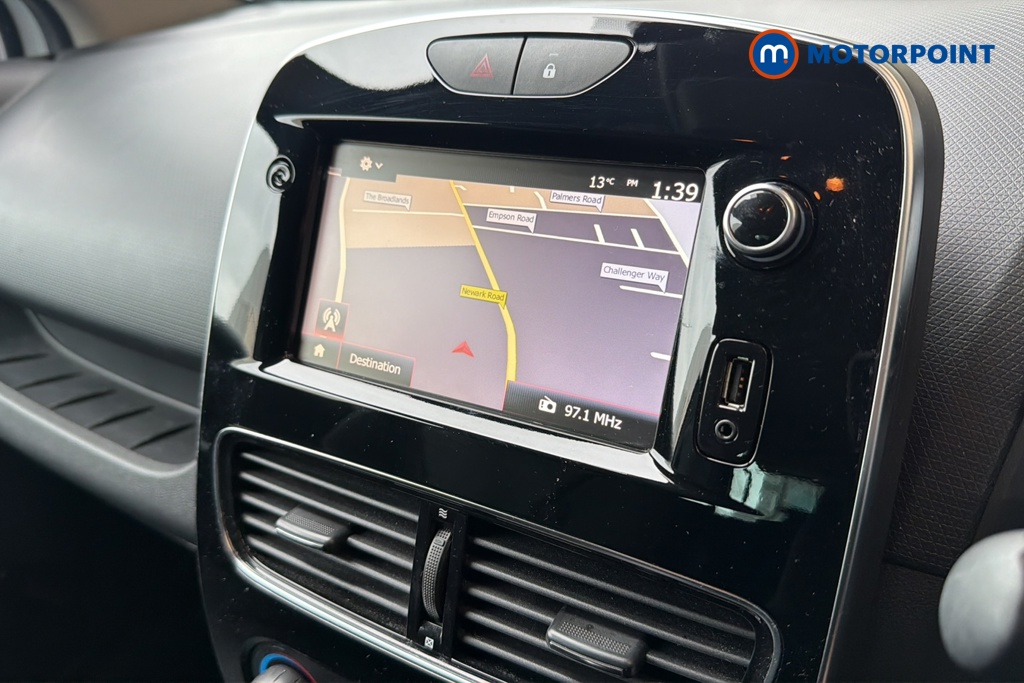 Renault Clio Iconic Manual Petrol Hatchback - Stock Number (1648956) - 9th supplementary image