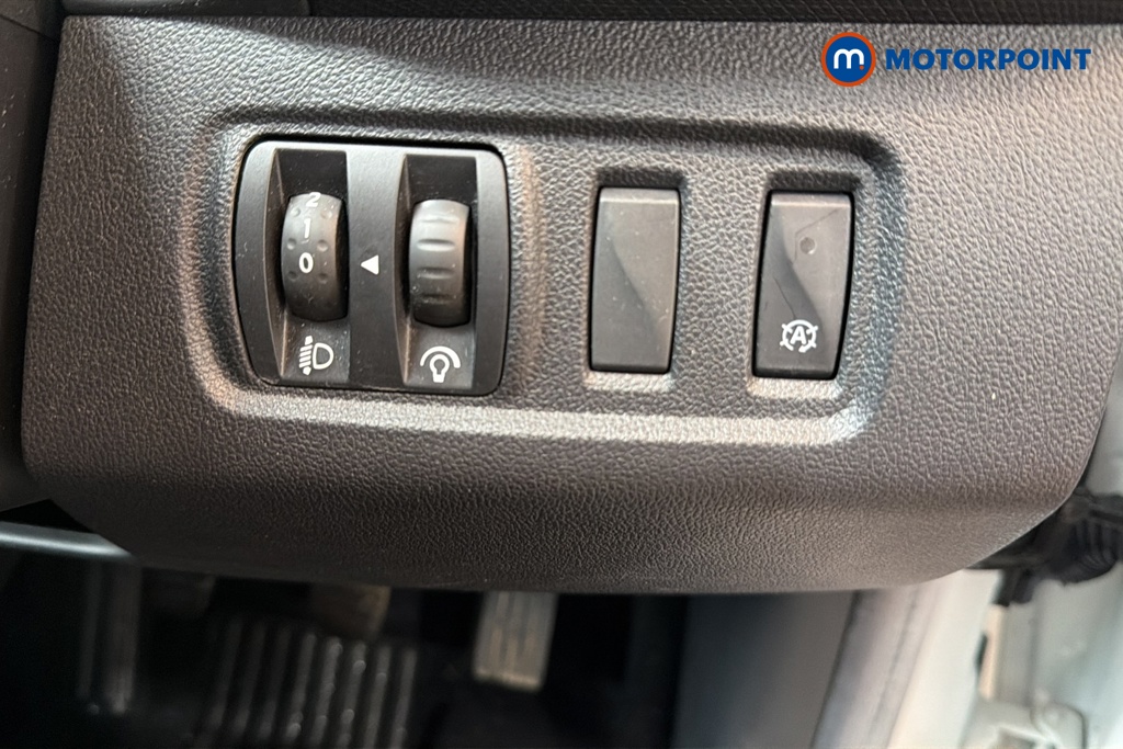 Renault Clio Iconic Manual Petrol Hatchback - Stock Number (1648956) - 11th supplementary image