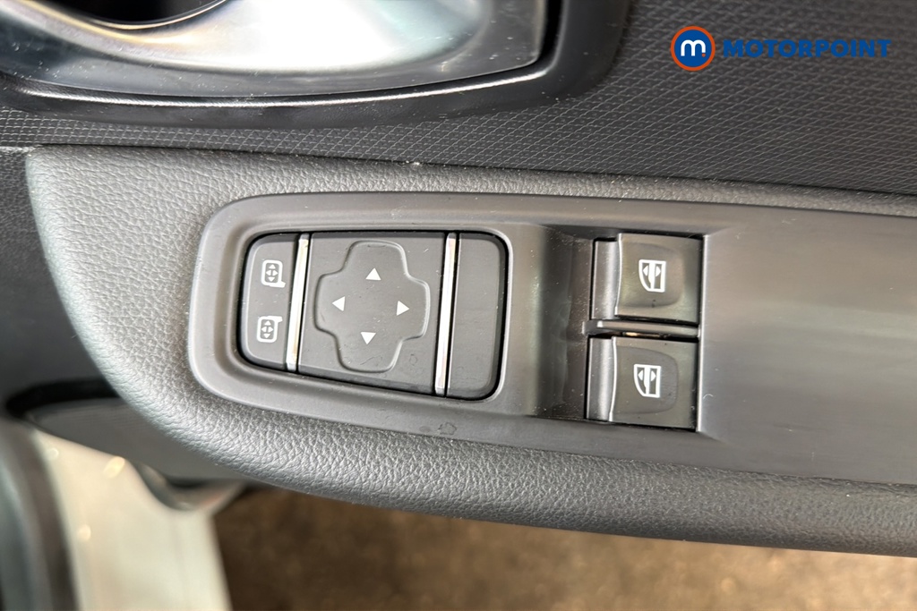 Renault Clio Iconic Manual Petrol Hatchback - Stock Number (1648956) - 19th supplementary image
