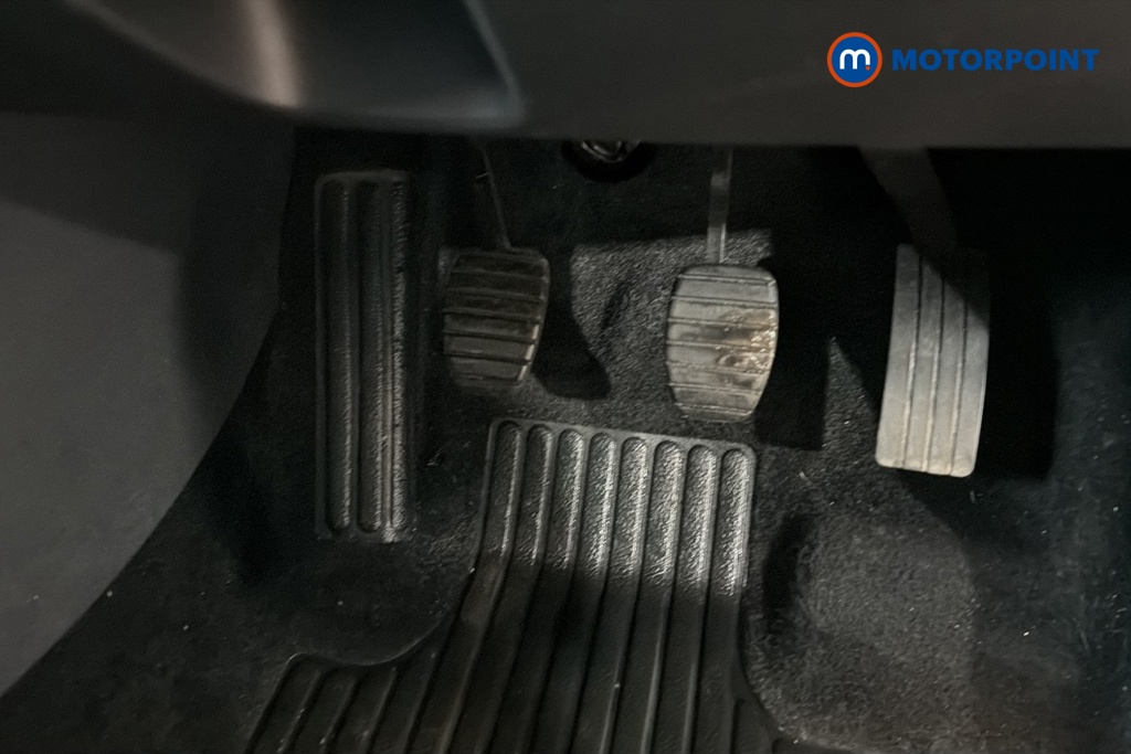 Renault Clio Iconic Manual Petrol Hatchback - Stock Number (1648956) - 24th supplementary image
