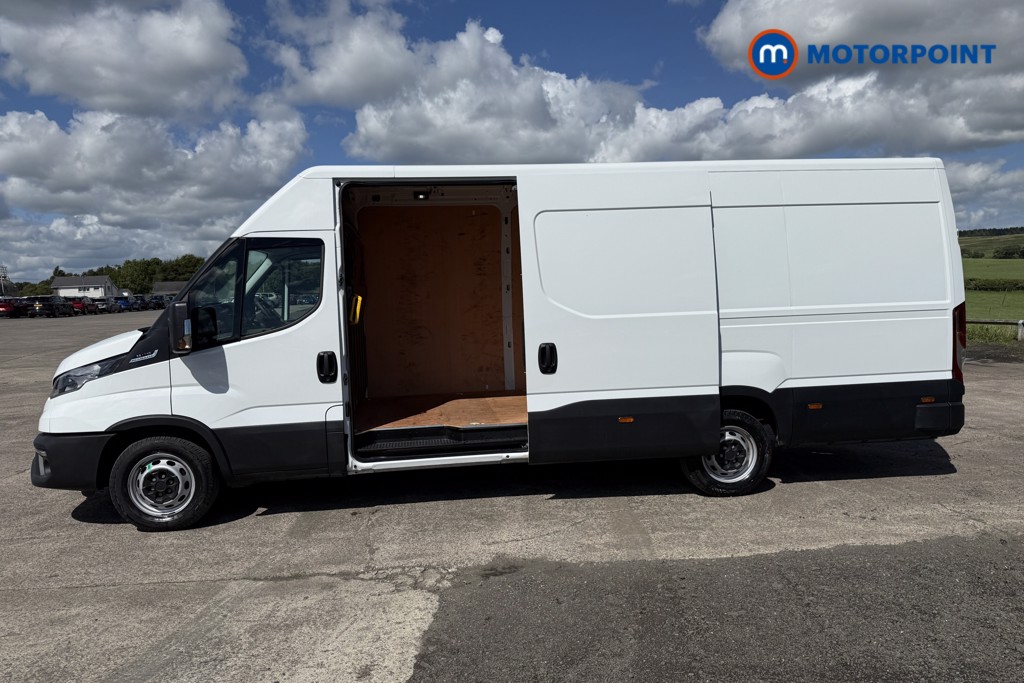 Iveco Daily Business Automatic Diesel High Volume-High Roof Van - Stock Number (1650352) - Rear bumper