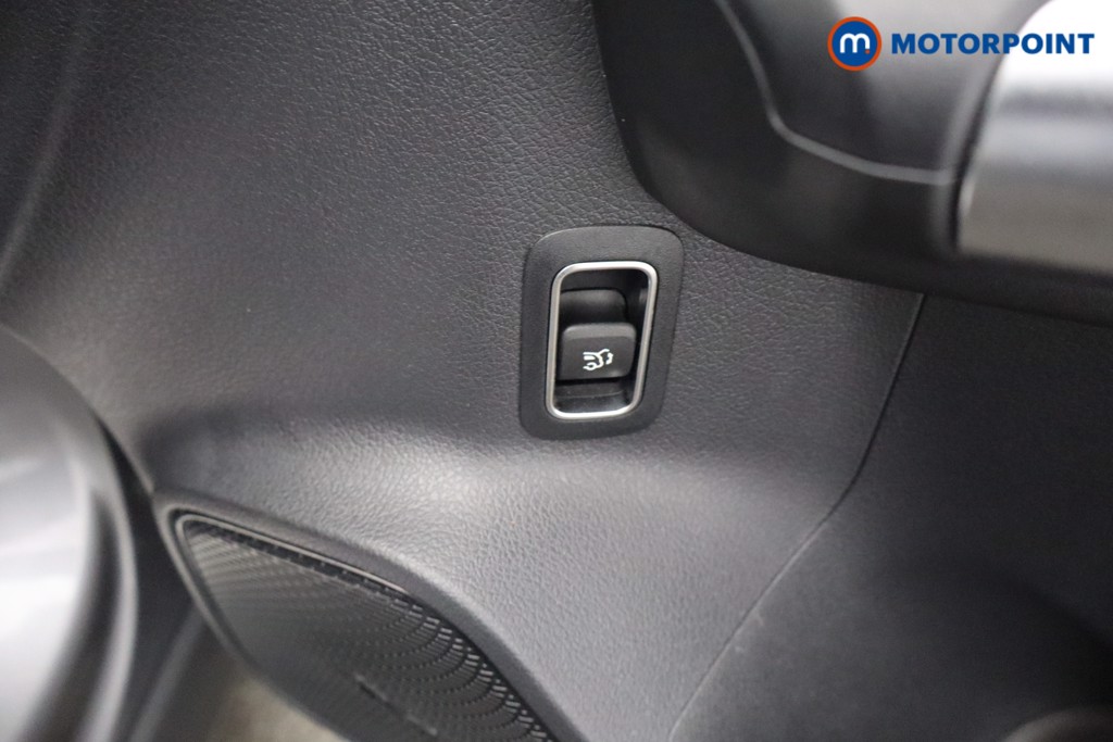 Mercedes-Benz GLA Amg Line Automatic Petrol SUV - Stock Number (1650445) - 12th supplementary image