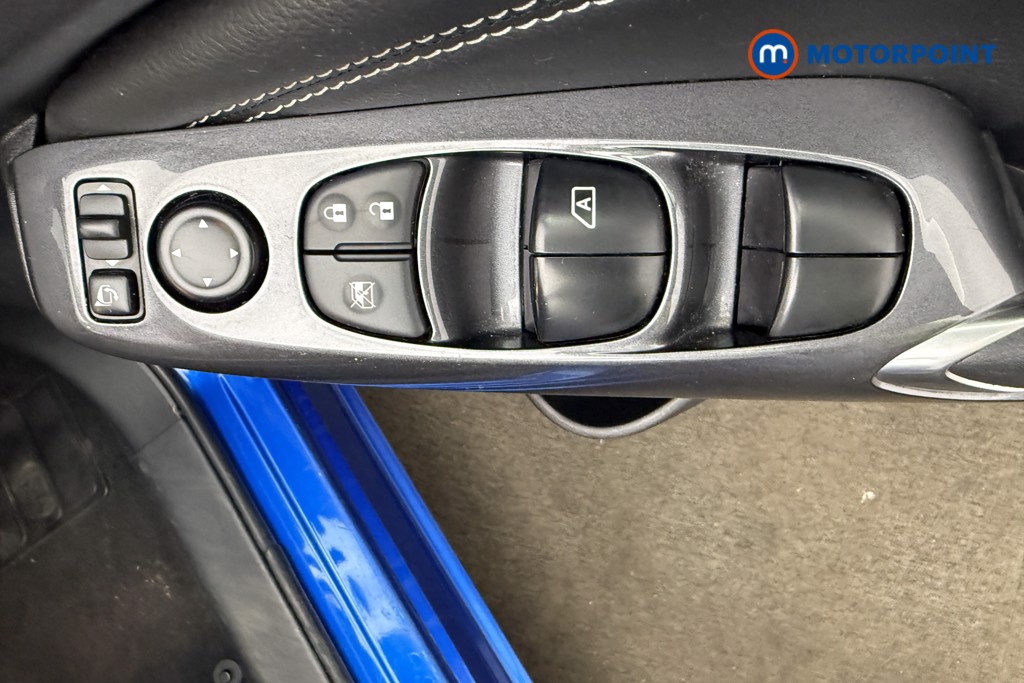 Nissan Juke N-Connecta Manual Petrol SUV - Stock Number (1642362) - 3rd supplementary image