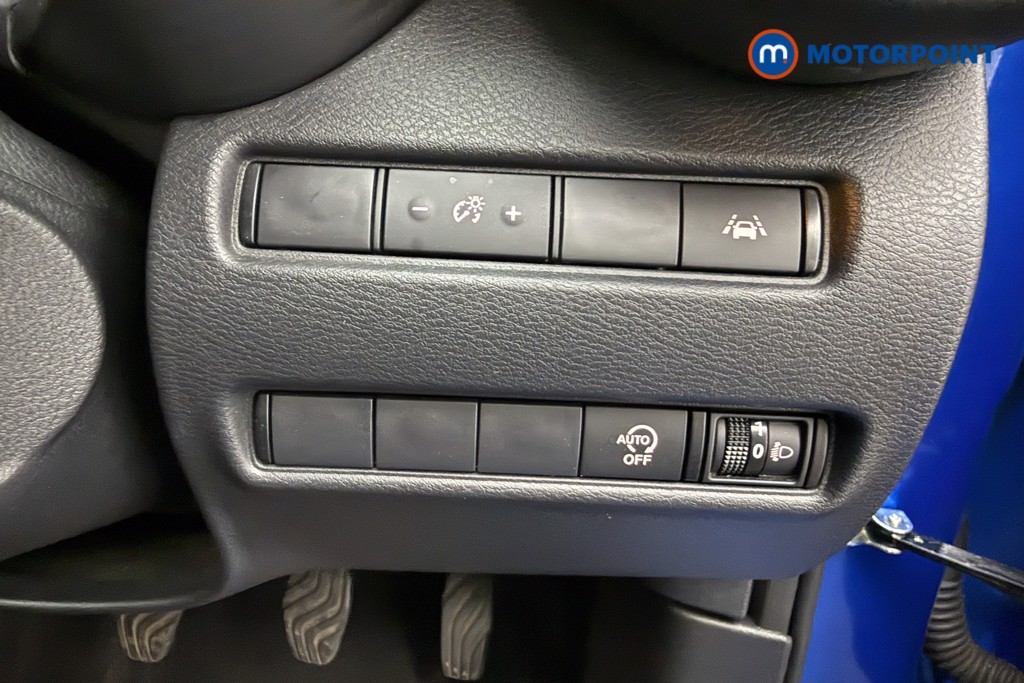 Nissan Juke N-Connecta Manual Petrol SUV - Stock Number (1642362) - 5th supplementary image