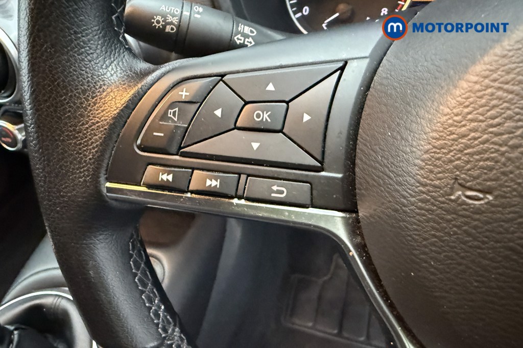 Nissan Juke N-Connecta Manual Petrol SUV - Stock Number (1642362) - 7th supplementary image