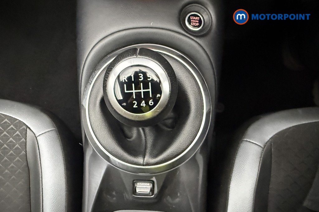 Nissan Juke N-Connecta Manual Petrol SUV - Stock Number (1642362) - 11th supplementary image