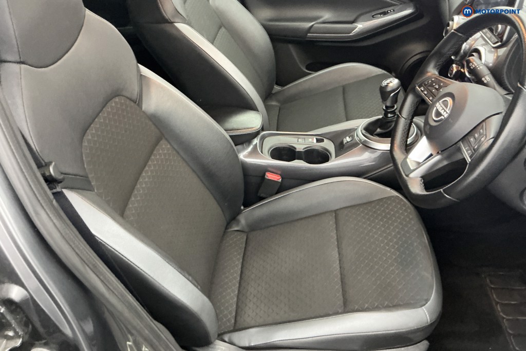 Nissan Juke N-Connecta Manual Petrol SUV - Stock Number (1645828) - 5th supplementary image