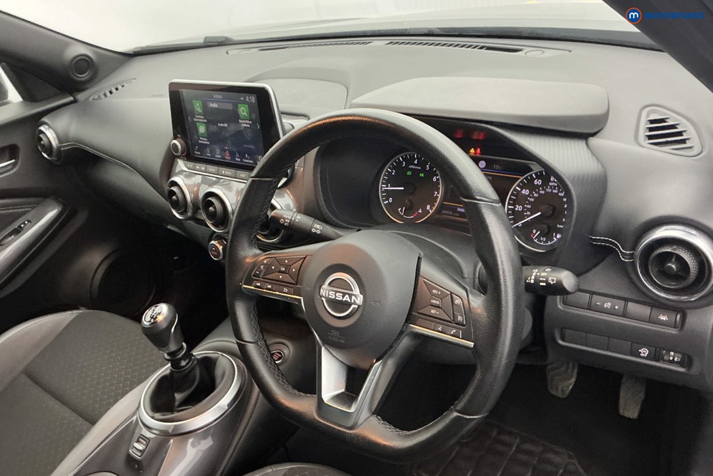 Nissan Juke N-Connecta Manual Petrol SUV - Stock Number (1645828) - 8th supplementary image