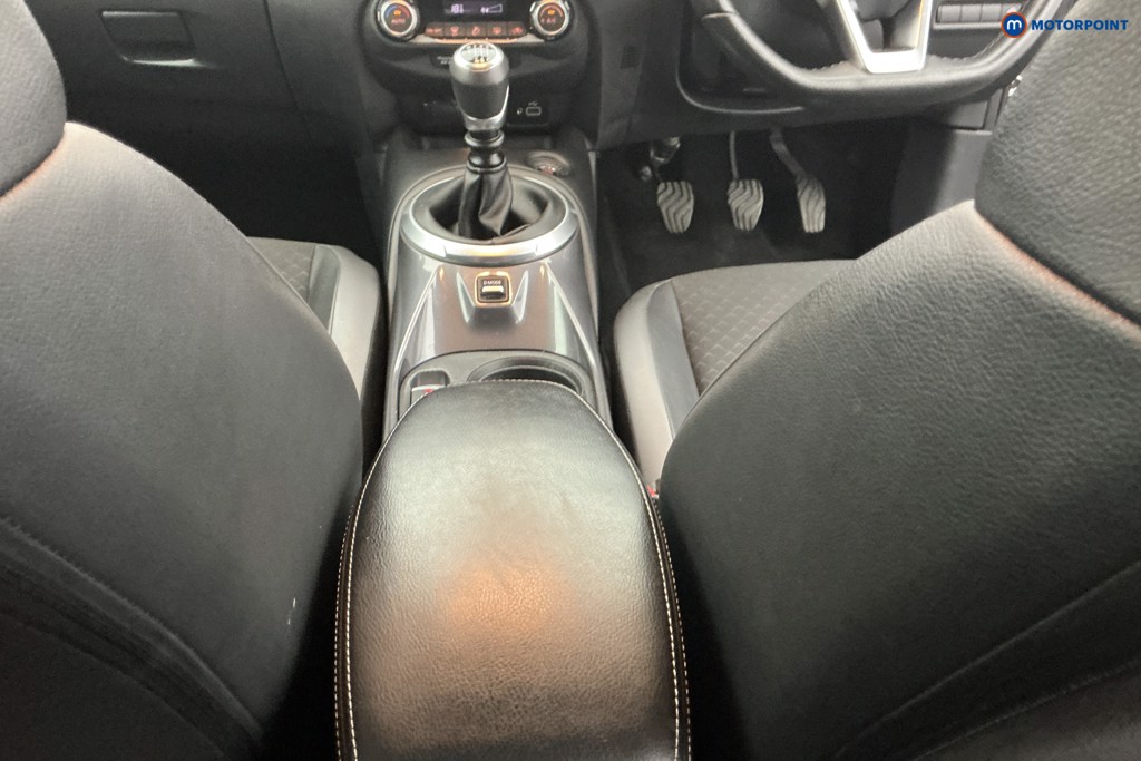 Nissan Juke N-Connecta Manual Petrol SUV - Stock Number (1645828) - 11th supplementary image