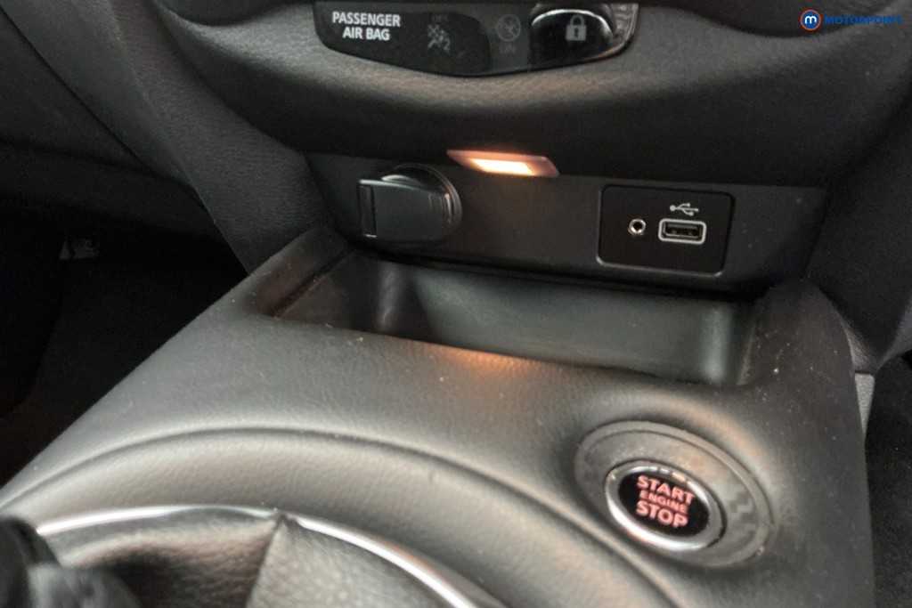 Nissan Juke N-Connecta Manual Petrol SUV - Stock Number (1645828) - 16th supplementary image