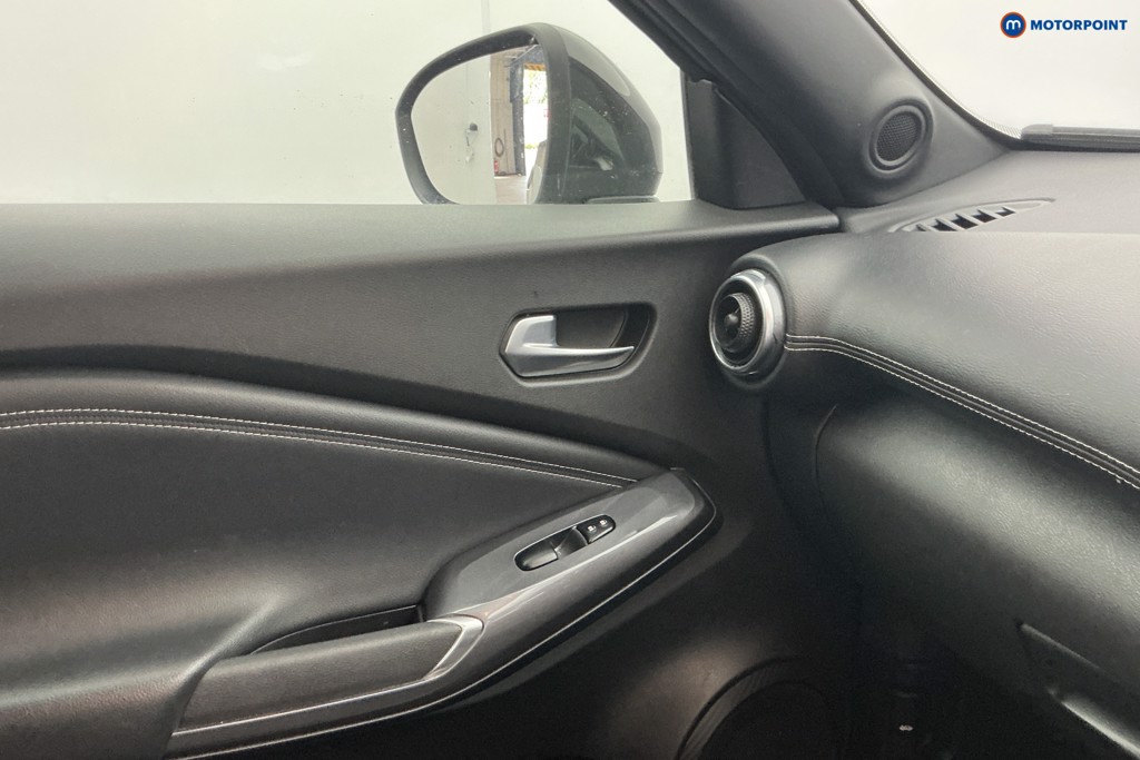 Nissan Juke N-Connecta Manual Petrol SUV - Stock Number (1645828) - 19th supplementary image