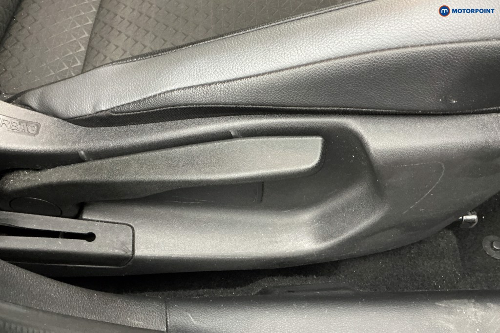 Nissan Juke N-Connecta Manual Petrol SUV - Stock Number (1645828) - 23rd supplementary image