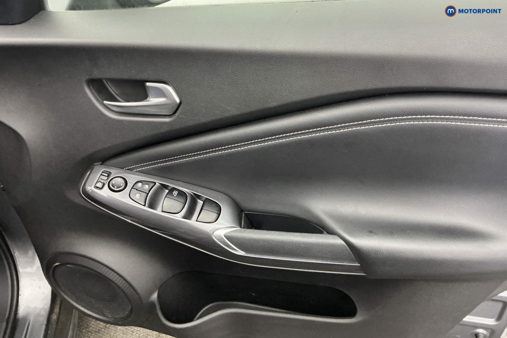 Nissan Juke N-Connecta Manual Petrol SUV - Stock Number (1645828) - 24th supplementary image