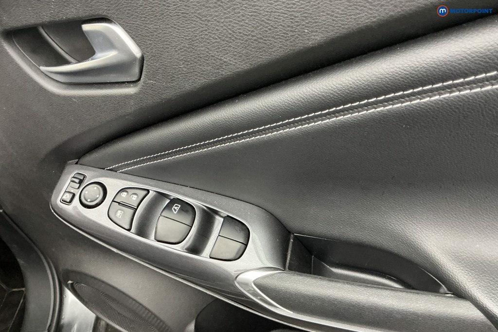 Nissan Juke N-Connecta Manual Petrol SUV - Stock Number (1645828) - 25th supplementary image