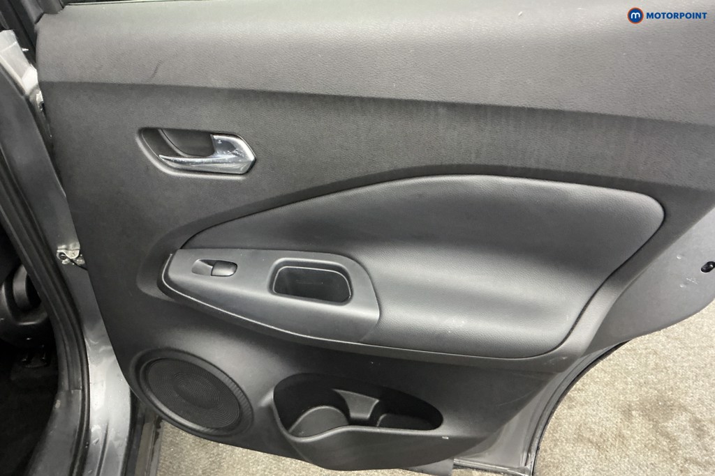 Nissan Juke N-Connecta Manual Petrol SUV - Stock Number (1645828) - 26th supplementary image