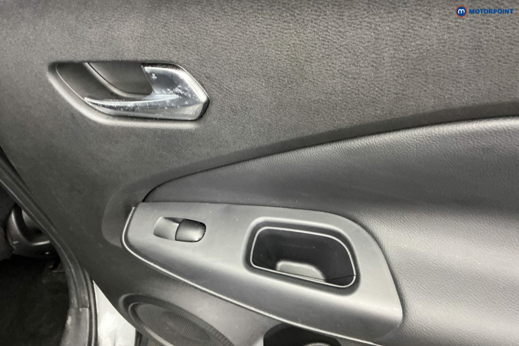 Nissan Juke N-Connecta Manual Petrol SUV - Stock Number (1645828) - 27th supplementary image