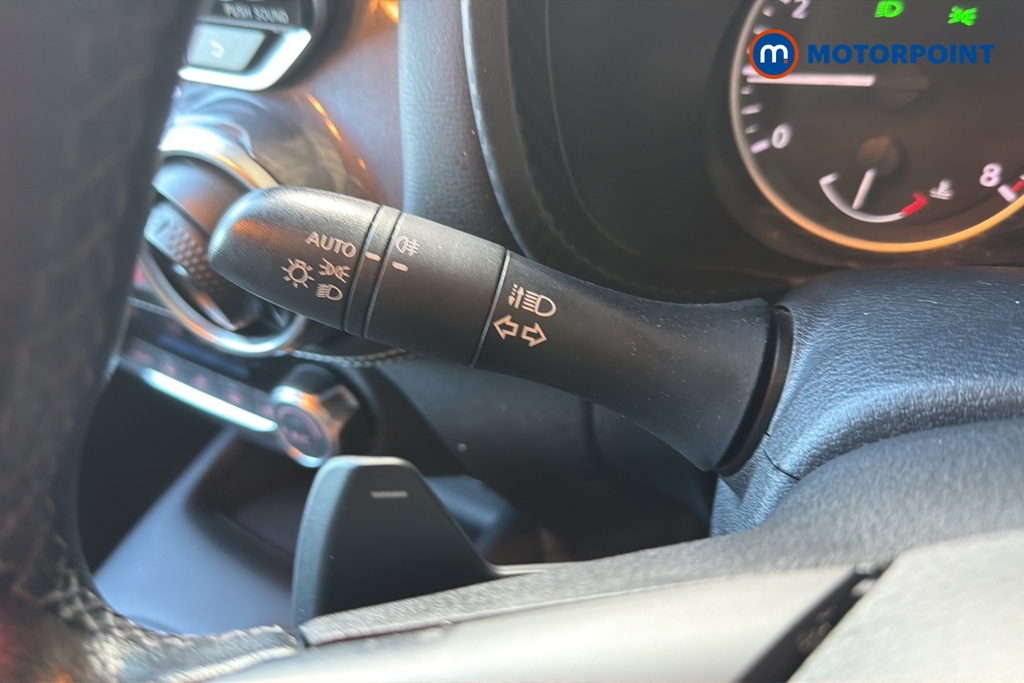 Nissan Juke N-Connecta Automatic Petrol SUV - Stock Number (1646512) - 5th supplementary image