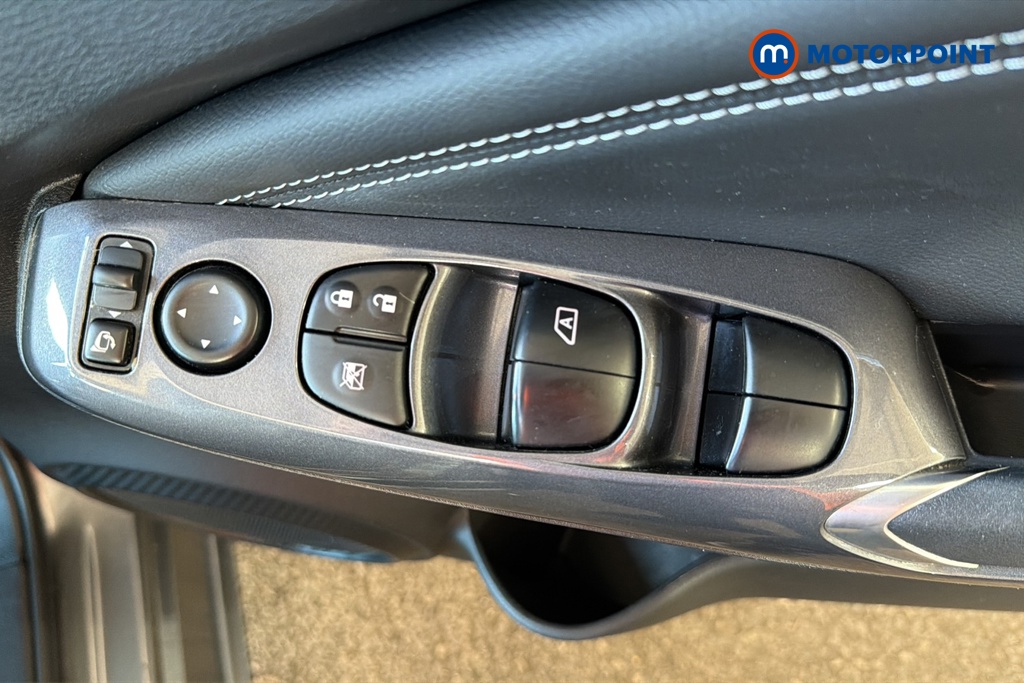 Nissan Juke N-Connecta Automatic Petrol SUV - Stock Number (1646512) - 19th supplementary image