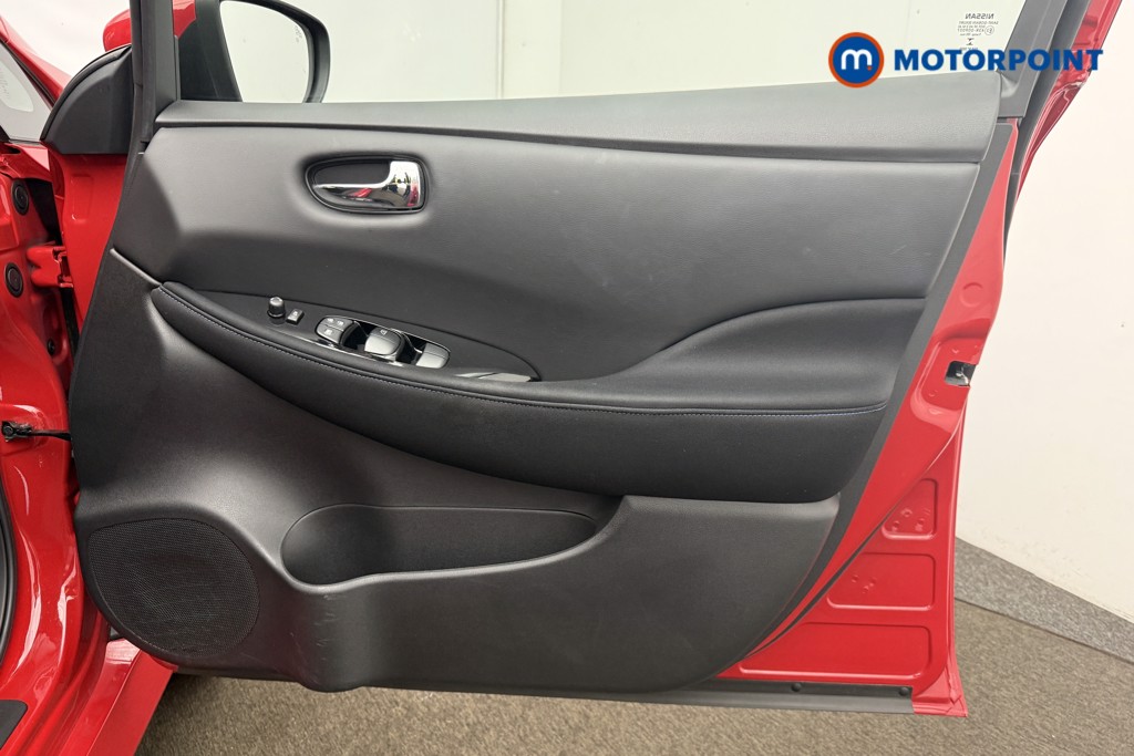 Nissan Leaf N-Connecta Automatic Electric Hatchback - Stock Number (1648154) - 2nd supplementary image