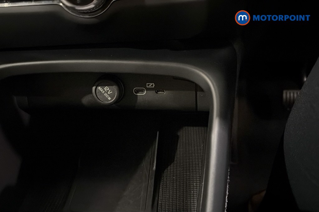 Volvo Xc40 Core Automatic Petrol SUV - Stock Number (1648291) - 17th supplementary image