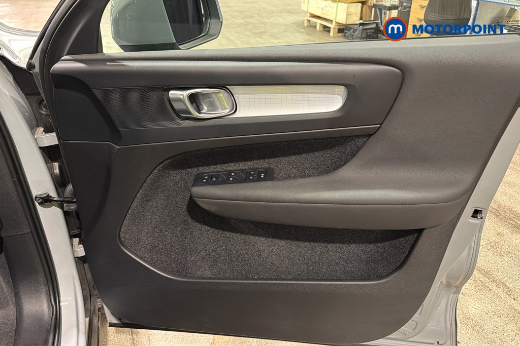 Volvo Xc40 Core Automatic Petrol SUV - Stock Number (1648291) - 19th supplementary image