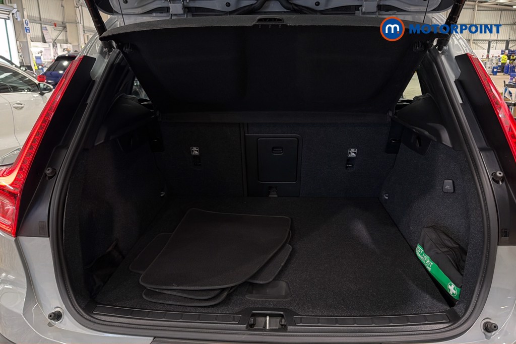 Volvo Xc40 Core Automatic Petrol SUV - Stock Number (1648291) - 33rd supplementary image