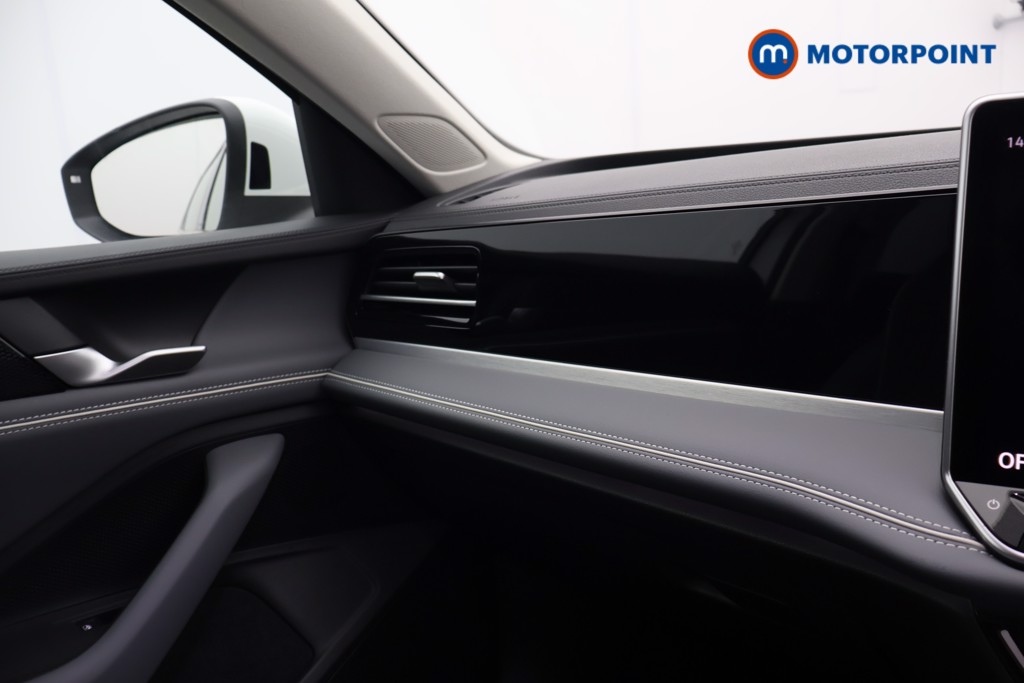 Volkswagen Passat Life Automatic Petrol Plug-In Hybrid Estate - Stock Number (1648537) - 7th supplementary image