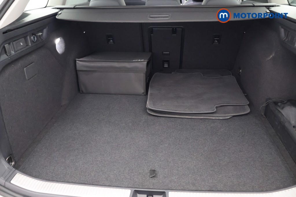 Volkswagen Passat Life Automatic Petrol Plug-In Hybrid Estate - Stock Number (1648537) - 11th supplementary image