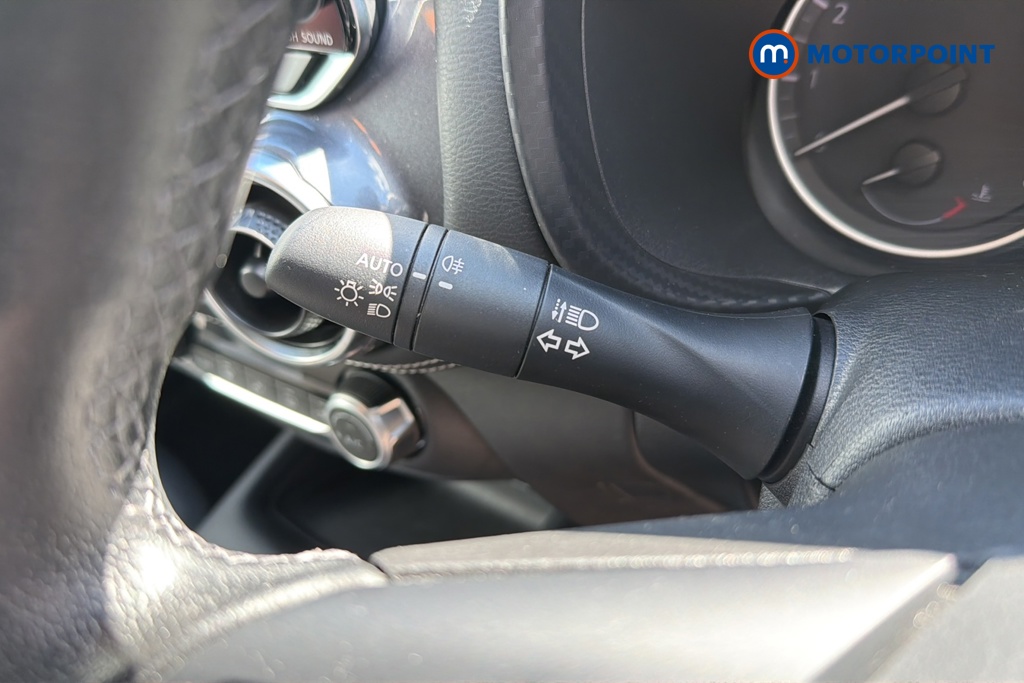 Nissan Juke N-Connecta Manual Petrol SUV - Stock Number (1648807) - 5th supplementary image