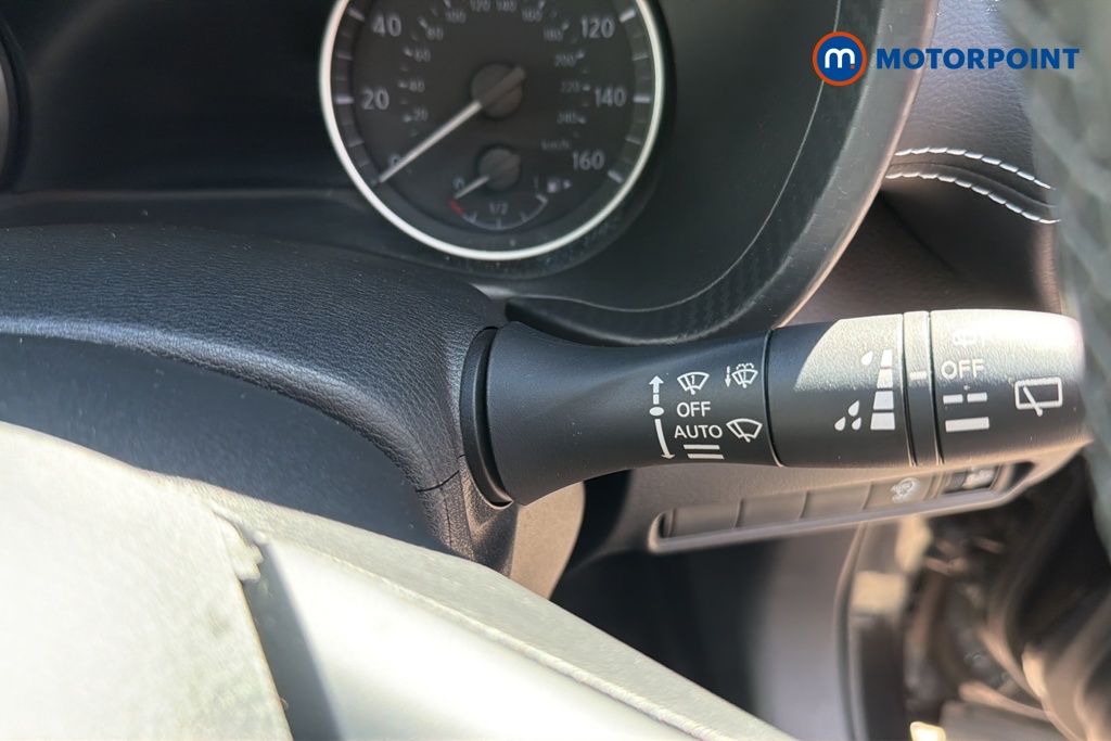 Nissan Juke N-Connecta Manual Petrol SUV - Stock Number (1648807) - 6th supplementary image