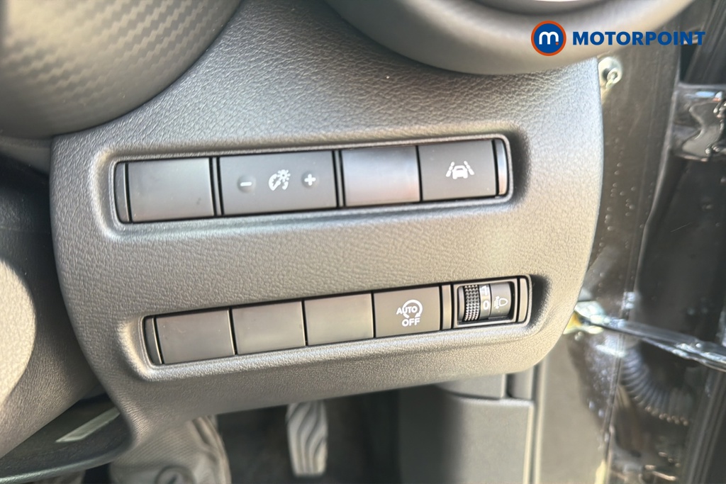 Nissan Juke N-Connecta Manual Petrol SUV - Stock Number (1648807) - 11th supplementary image