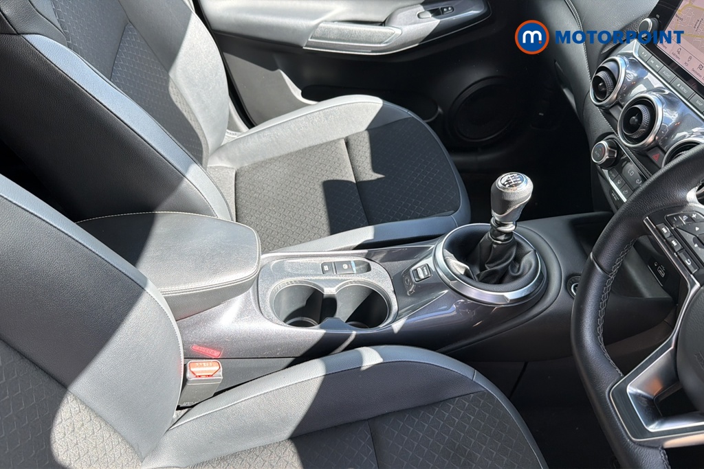 Nissan Juke N-Connecta Manual Petrol SUV - Stock Number (1648807) - 15th supplementary image