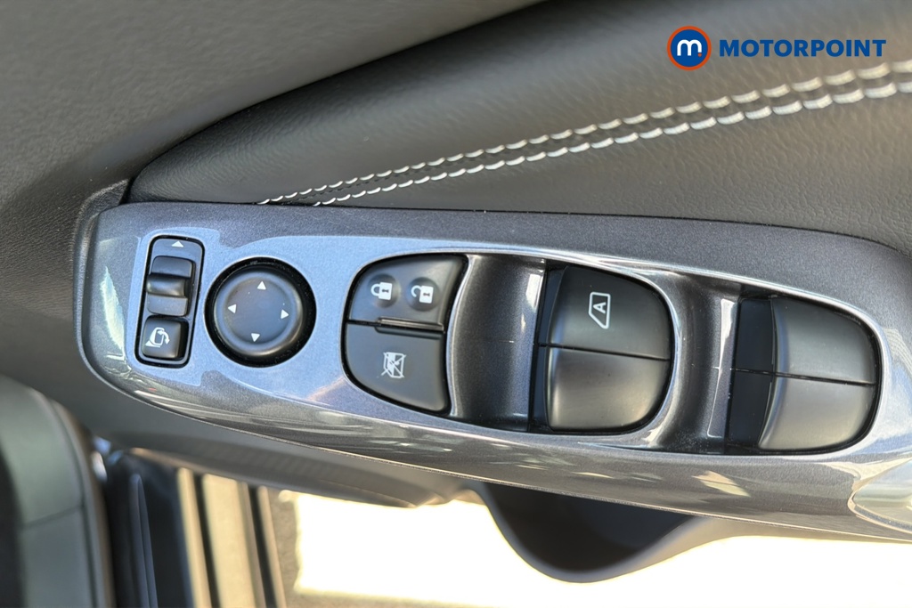 Nissan Juke N-Connecta Manual Petrol SUV - Stock Number (1648807) - 19th supplementary image