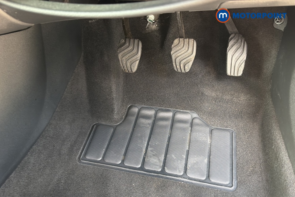 Nissan Juke N-Connecta Manual Petrol SUV - Stock Number (1648807) - 24th supplementary image